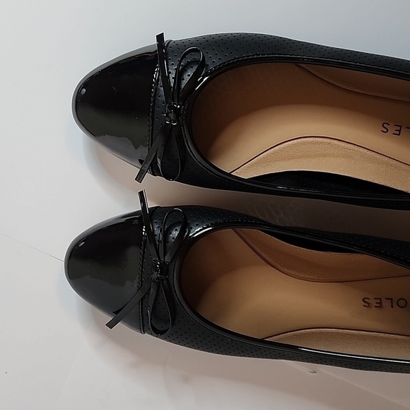 Aerosoles Black Outrun Round Toe Flats with Bows, Size 9W - Picture 8 of 8